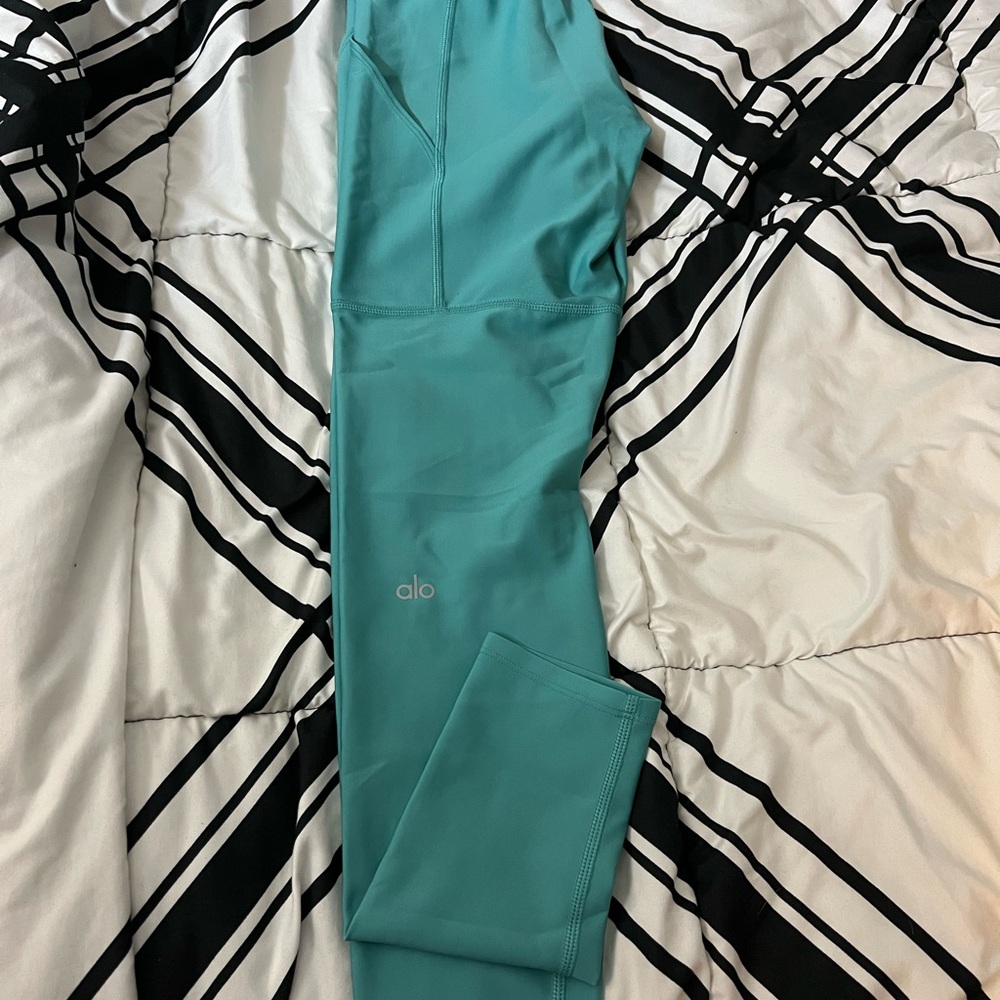 Alo high waist 4 pocket utility legging - Picture 3 of 4